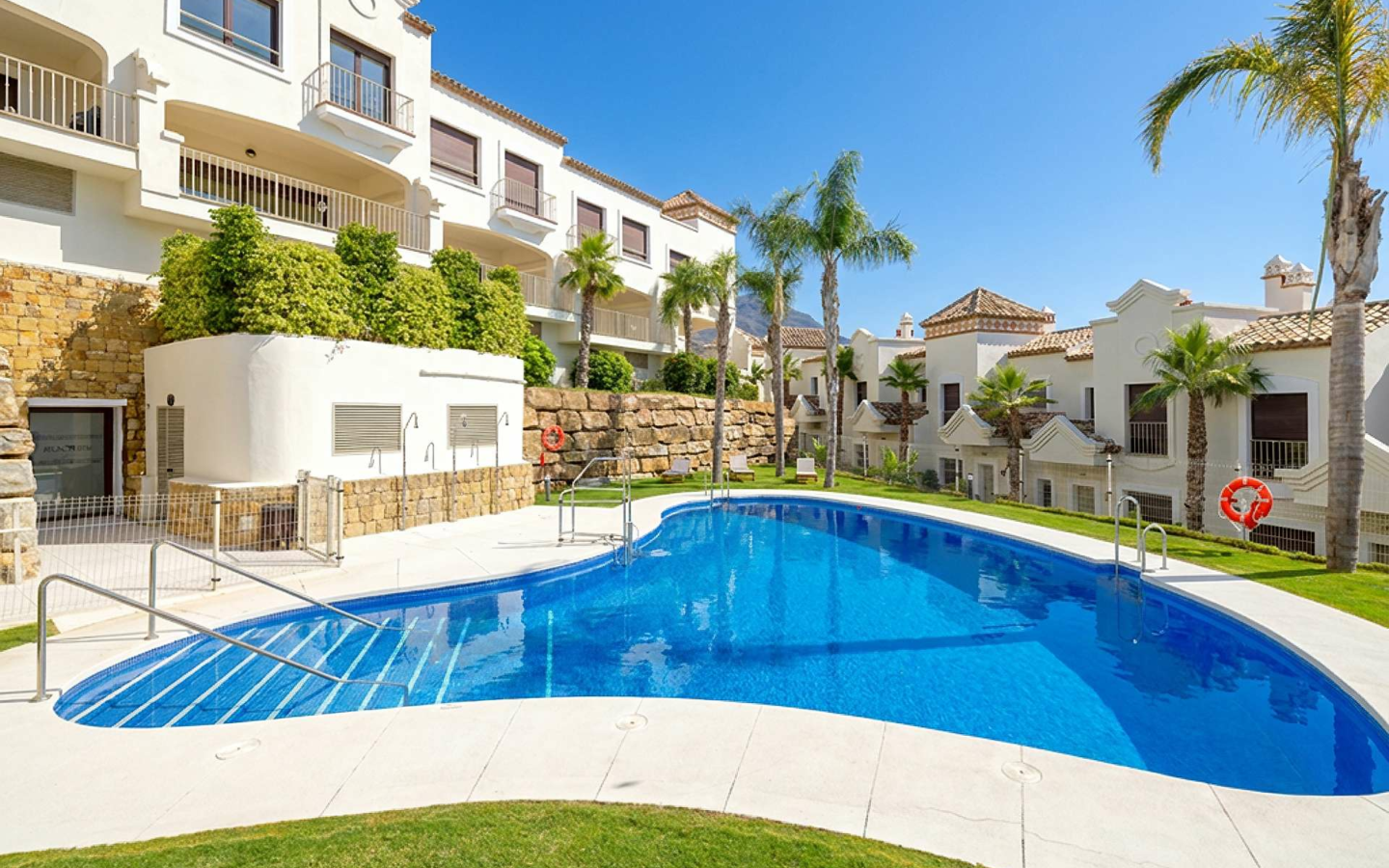 Golf-front 3 Bedrooms Townhouses In Estepona