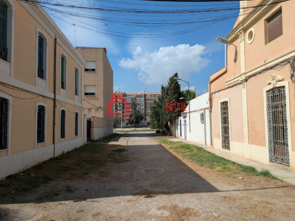 3-bedroom Terraced House In Valencia (79 M²)
