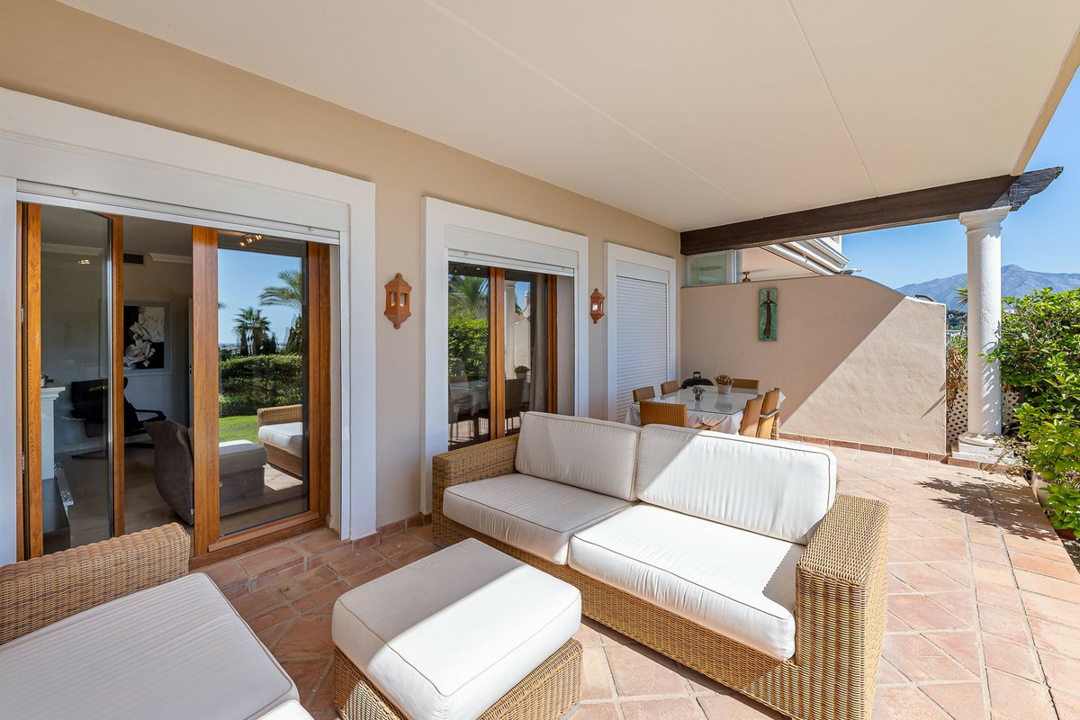 3-bedroom Property In El Paraiso, Spain (186 M²)