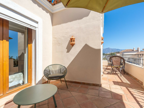 3-bedroom Property In El Paraiso, Spain (186 M²)