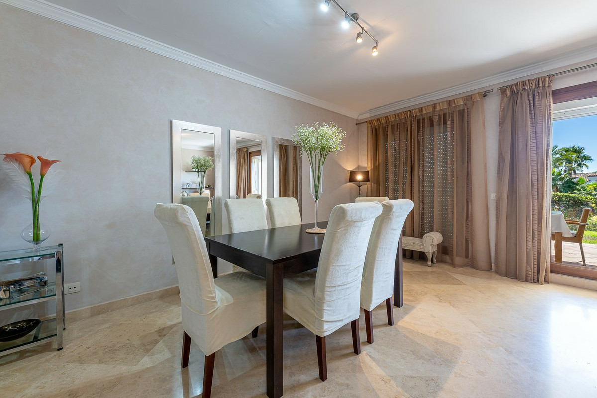 3-bedroom Property In El Paraiso, Spain (186 M²)