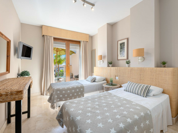3-bedroom Property In El Paraiso, Spain (186 M²)