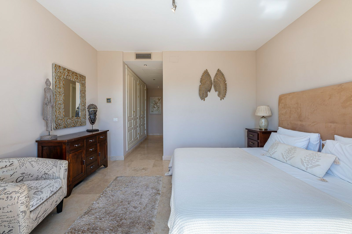 3-bedroom Property In El Paraiso, Spain (186 M²)