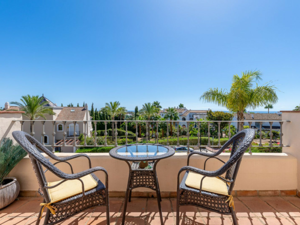 3-bedroom Property In El Paraiso, Spain (186 M²)