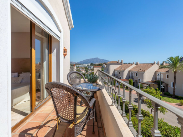 3-bedroom Property In El Paraiso, Spain (186 M²)