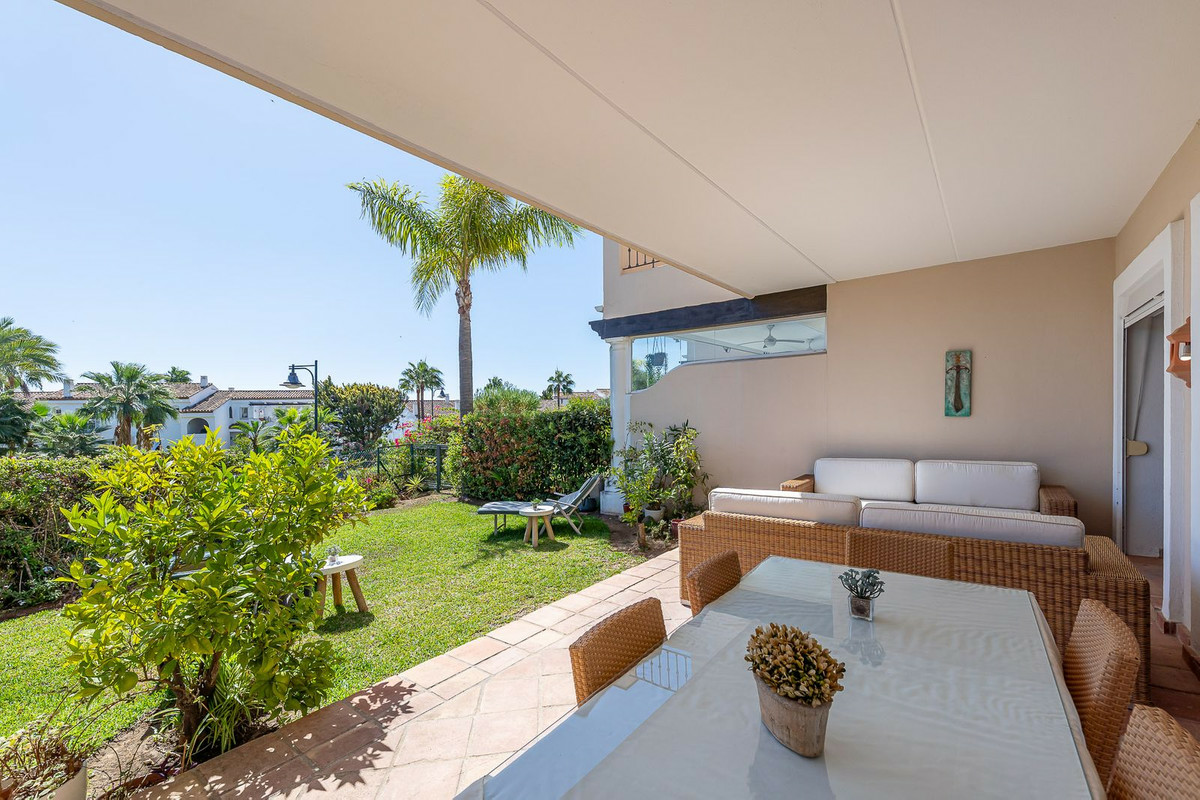 3-bedroom Property In El Paraiso, Spain (186 M²)