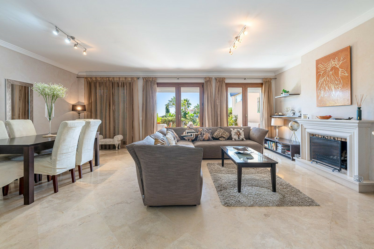 3-bedroom Property In El Paraiso, Spain (186 M²)