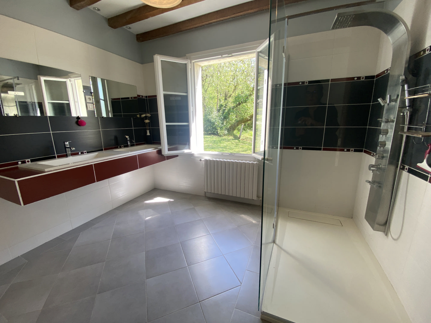 5-bedroom House In Montmoreau, France (196 M²)