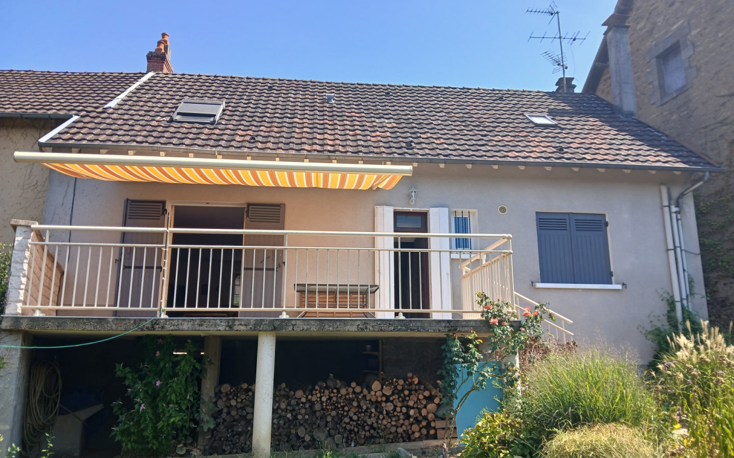 4-bedroom Village House In Jumilhac-le-grand, France (132 M²)