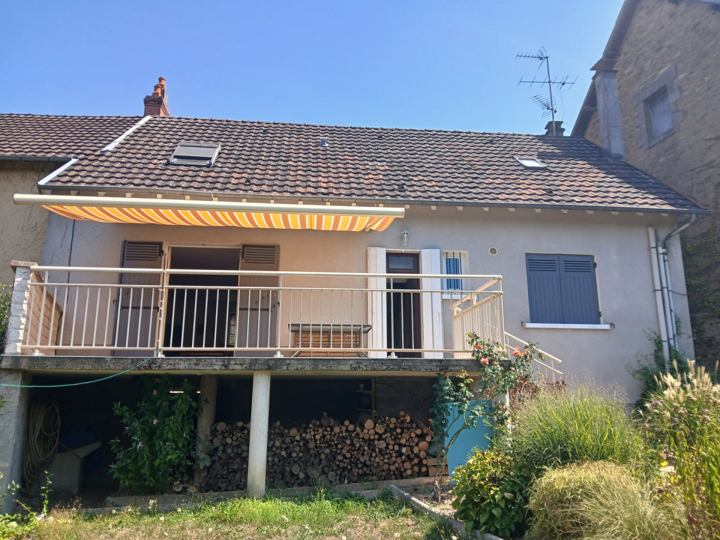 4-bedroom Village House In Jumilhac-le-grand, France (132 M²)