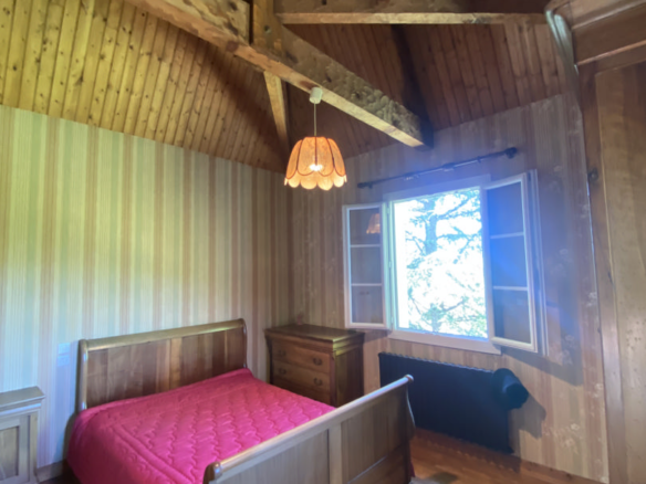 5-bedroom House In Montmoreau, France (196 M²)