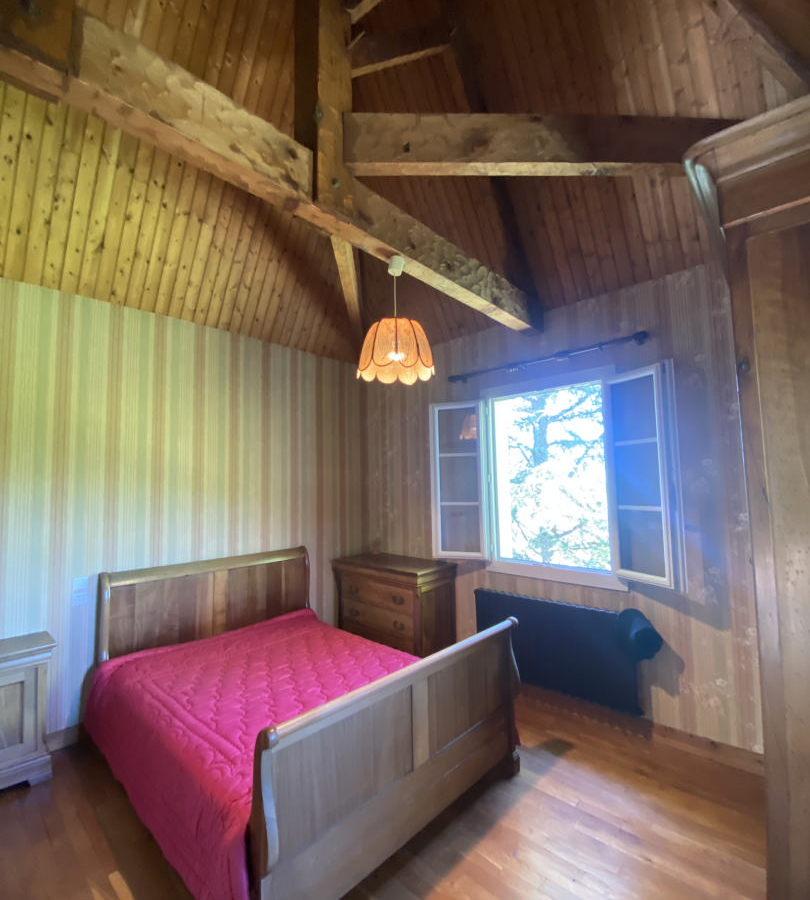 5-bedroom House In Montmoreau, France (196 M²)