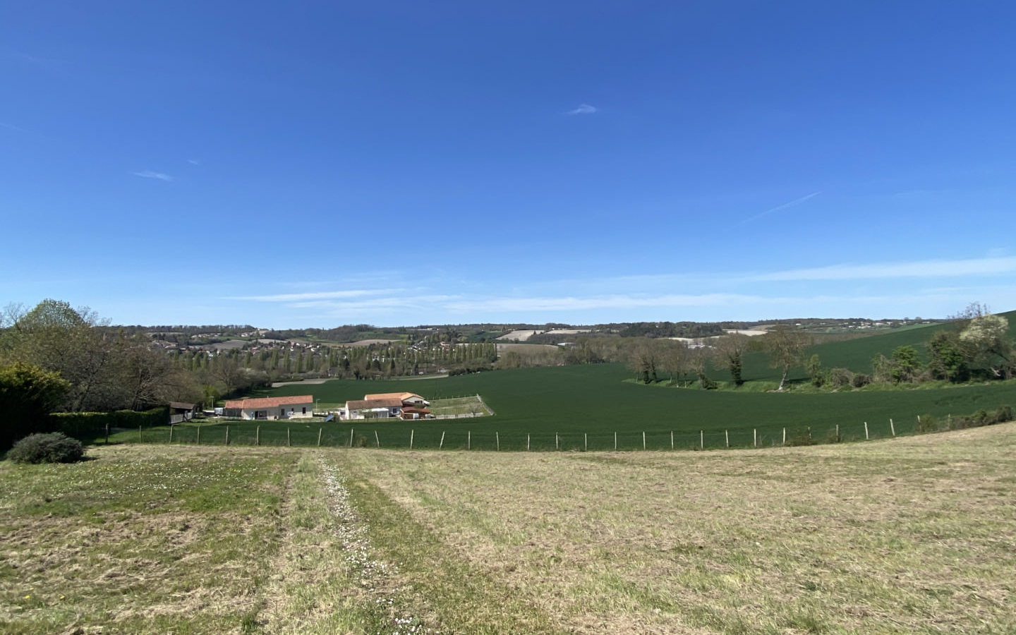 5-bedroom House In Montmoreau, France (196 M²)