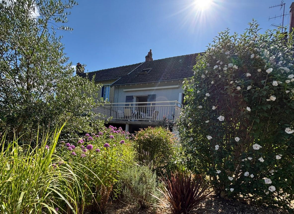4-bedroom Village House In Jumilhac-le-grand, France (132 M²)