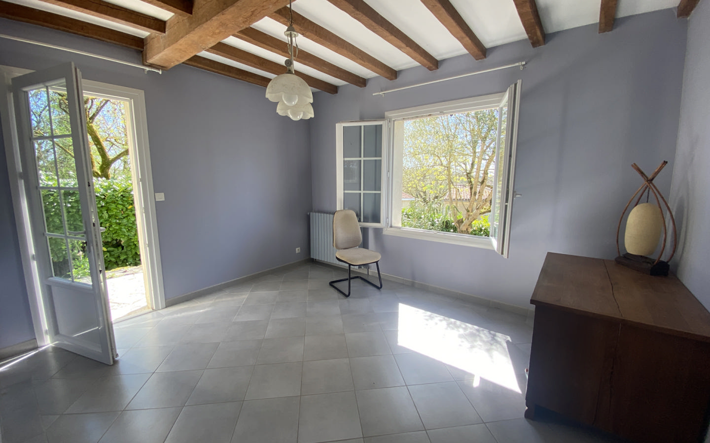 5-bedroom House In Montmoreau, France (196 M²)