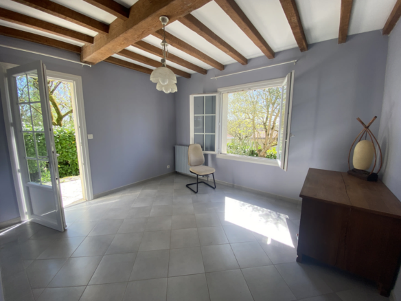5-bedroom House In Montmoreau, France (196 M²)
