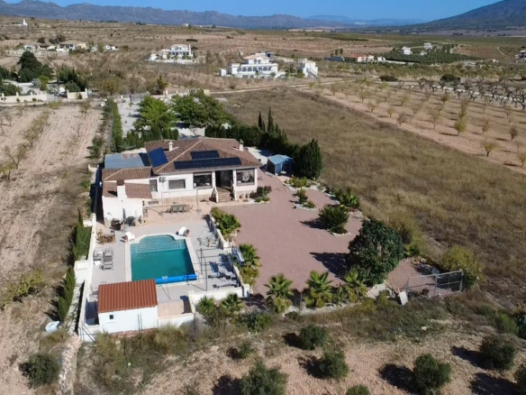 4-bedroom Detached Villa In Pinoso, Spain (169 M²)