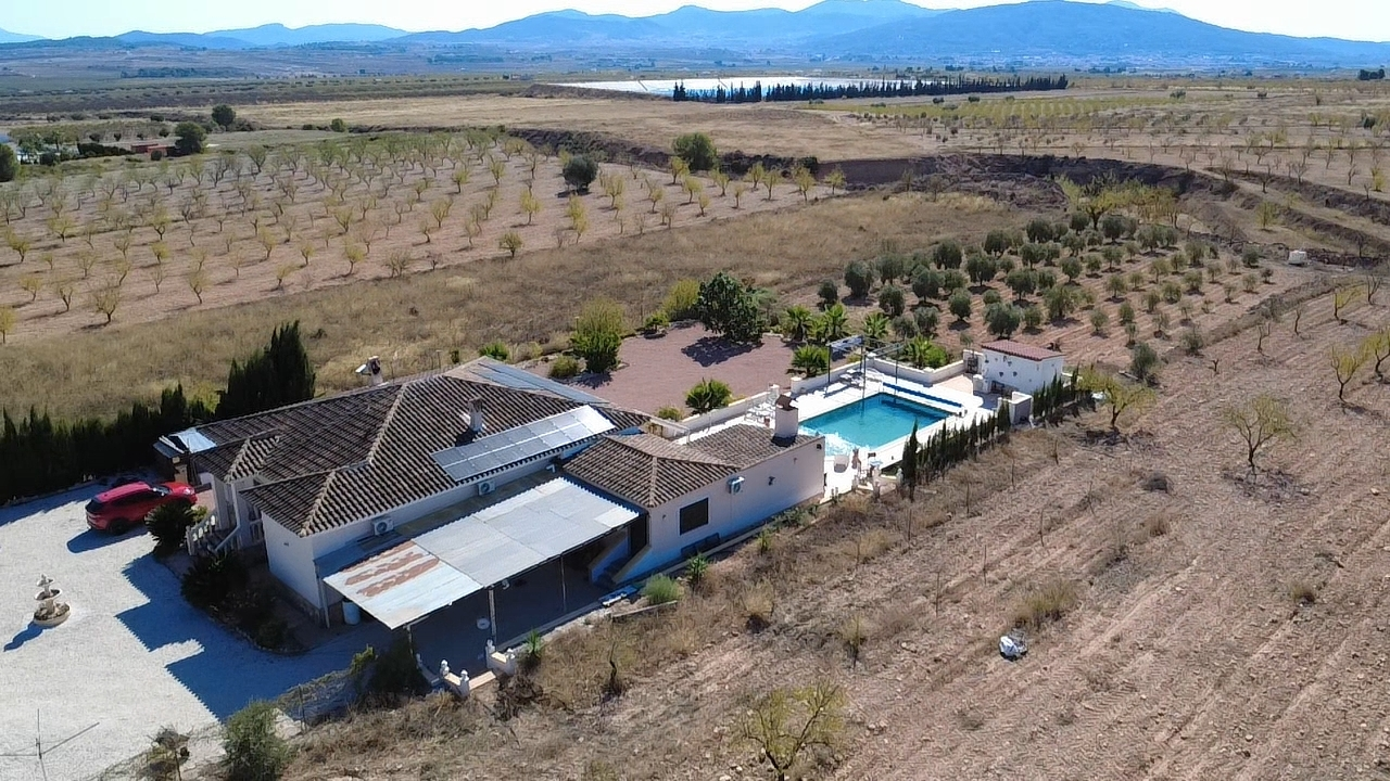 4-bedroom Detached Villa In Pinoso, Spain (169 M²)
