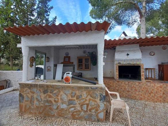 5-bedroom Detached Villa In Sax, Spain (222 M²)