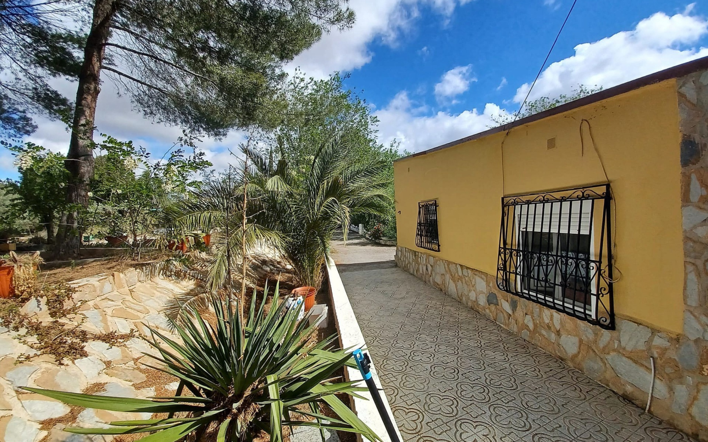 5-bedroom Detached Villa In Sax, Spain (222 M²)