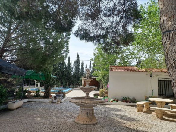 5-bedroom Detached Villa In Sax, Spain (222 M²)