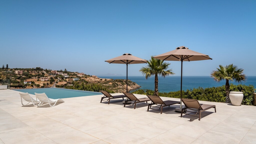 4-bedroom Villa In Nikiforos Fokas, Greece (200 M²)