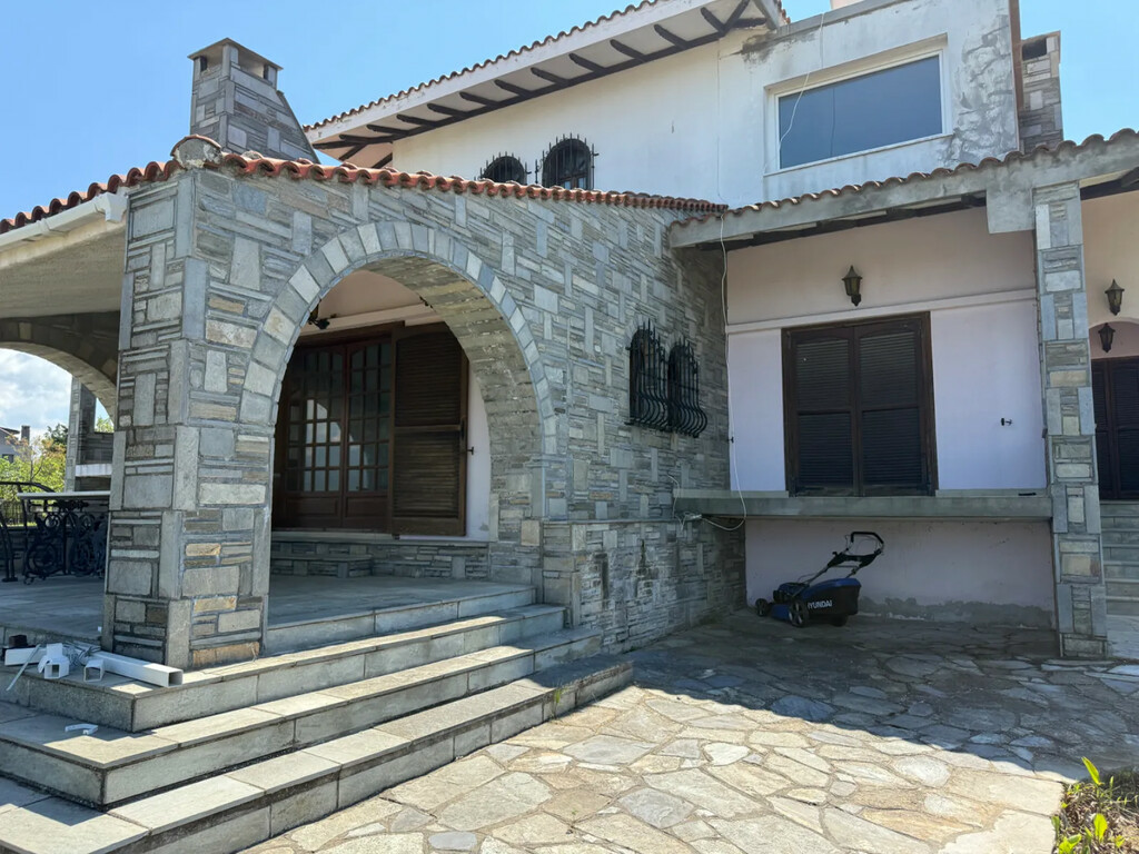 Villa In Thermi, Greece (600 M²)