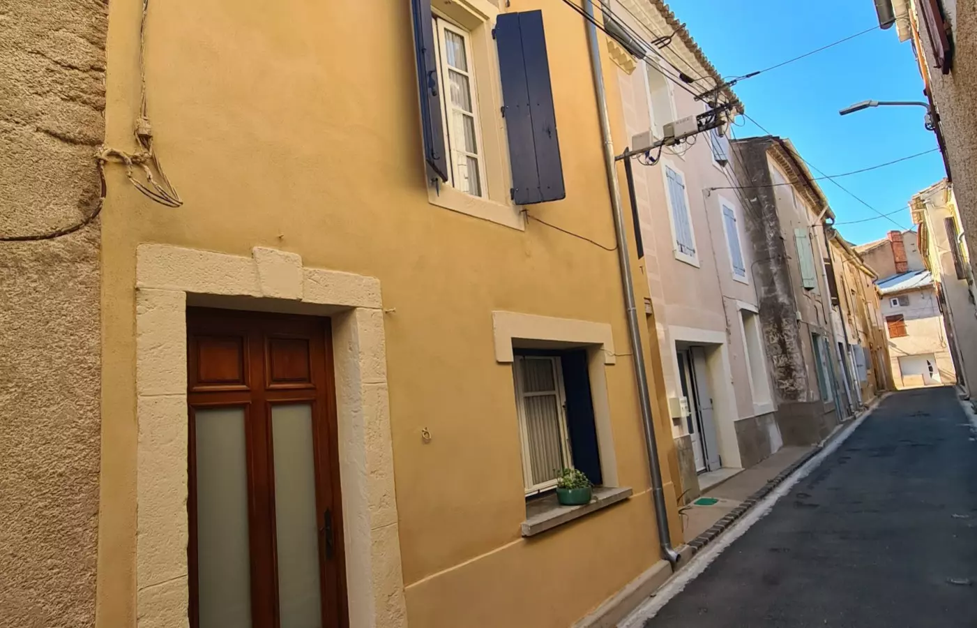 3-bedroom House In Cruzy, France (158 M²)