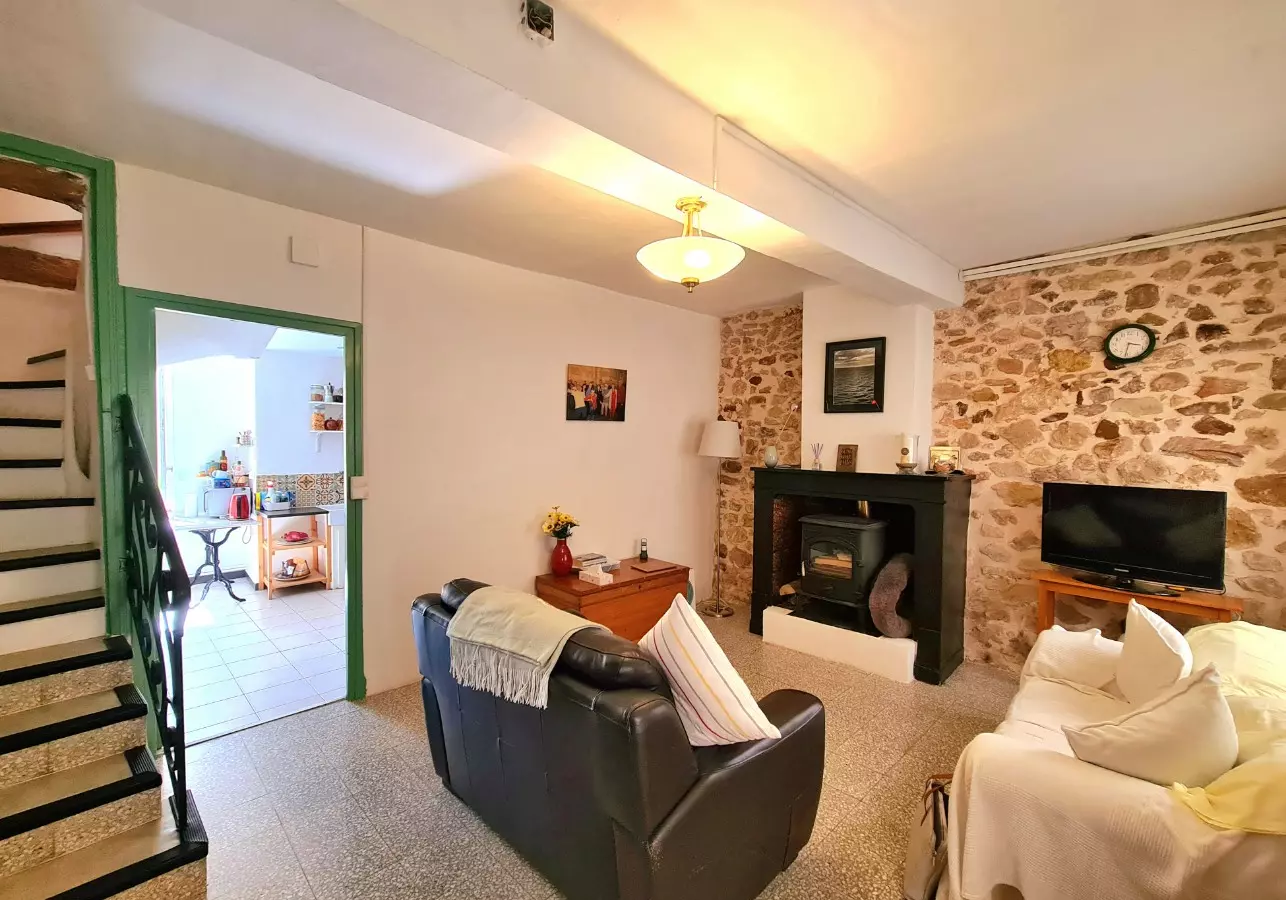 3-bedroom House In Cruzy, France (158 M²)