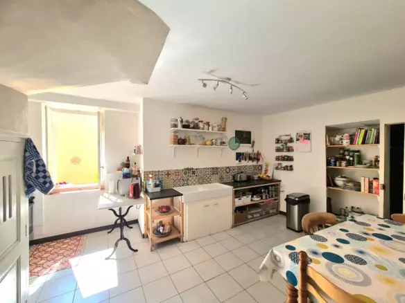 3-bedroom House In Cruzy, France (158 M²)