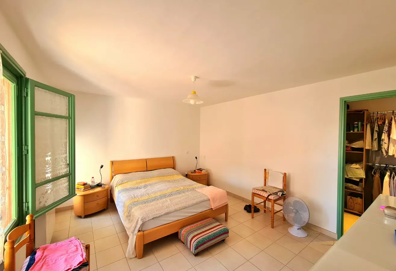 3-bedroom House In Cruzy, France (158 M²)