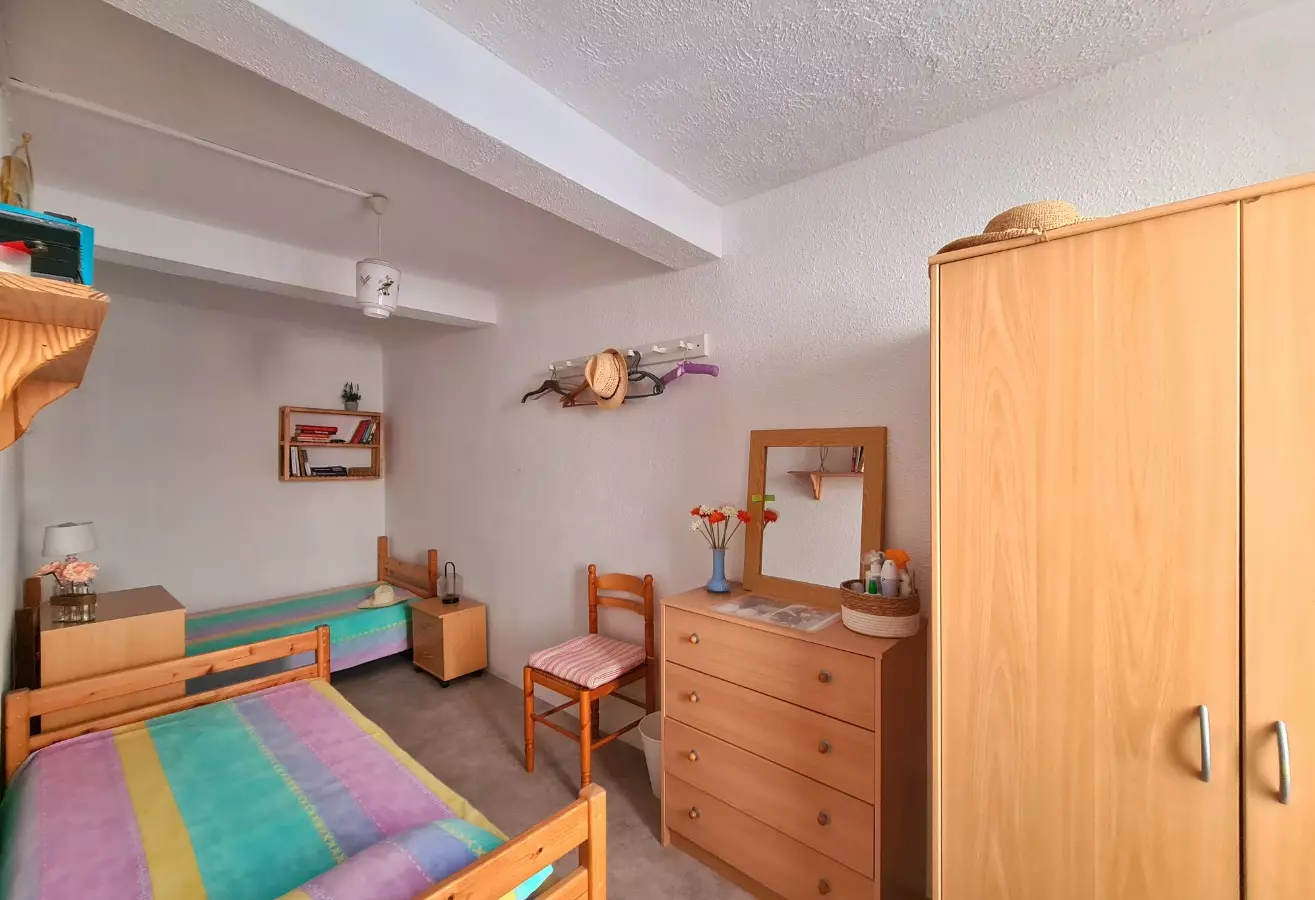 3-bedroom House In Cruzy, France (158 M²)