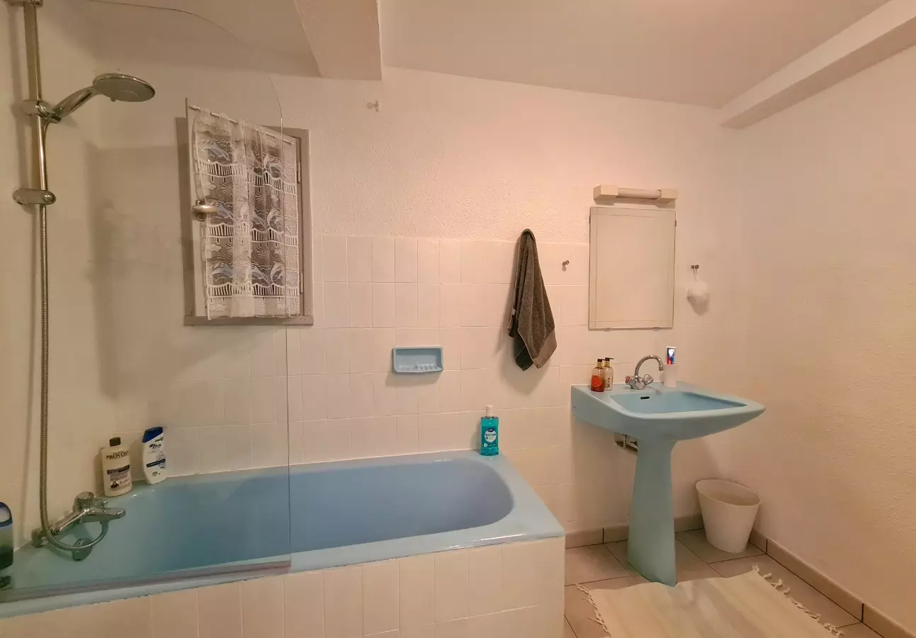 3-bedroom House In Cruzy, France (158 M²)