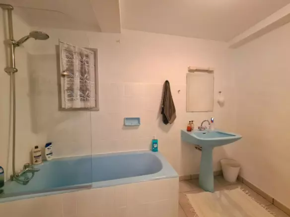 3-bedroom House In Cruzy, France (158 M²)