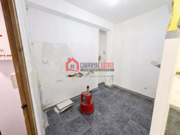 Commercial Premises In Valencia (68 M²)