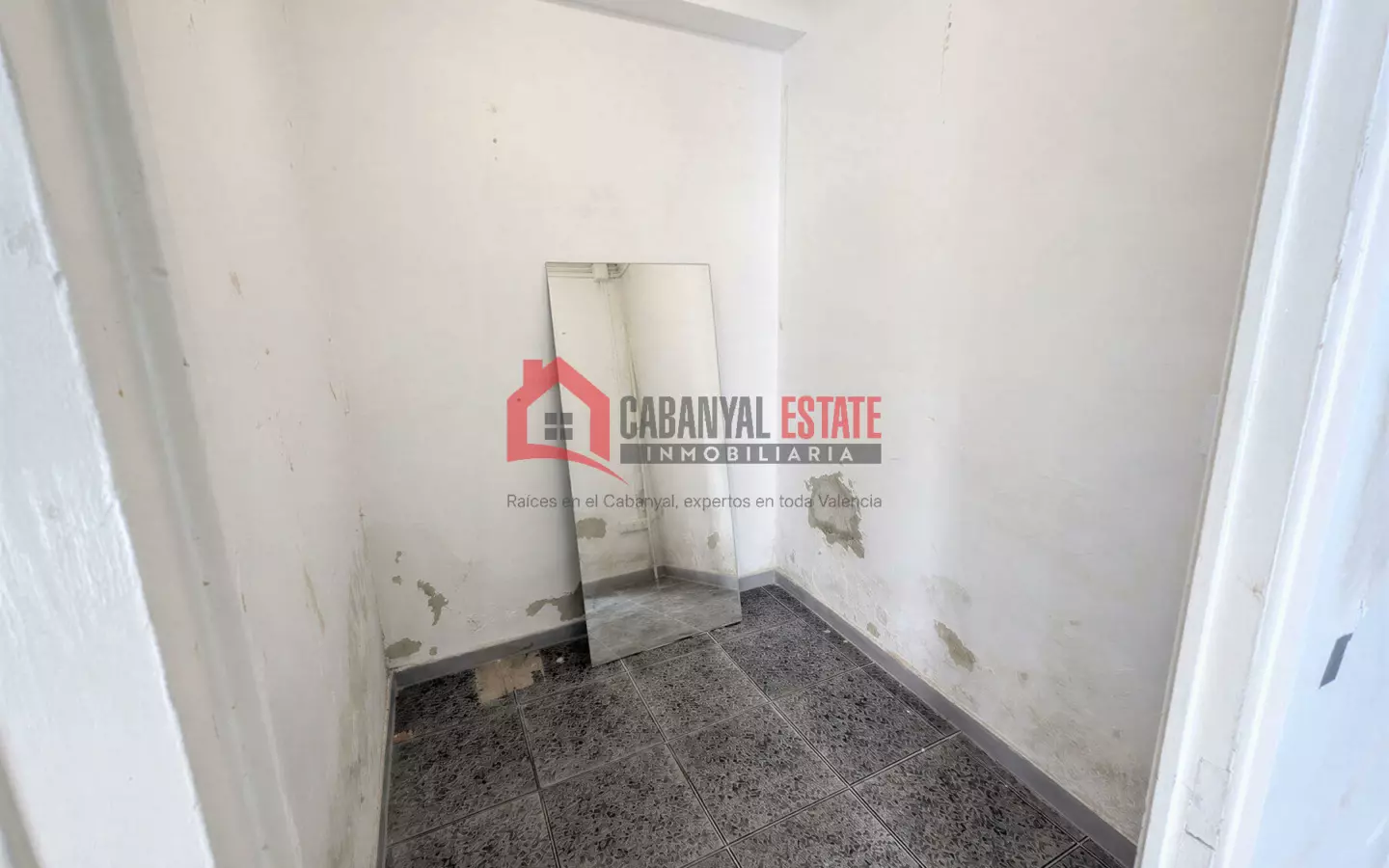 Commercial Premises In Valencia (68 M²)