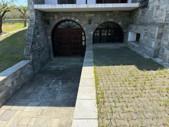 Villa In Thermi, Greece (600 M²)