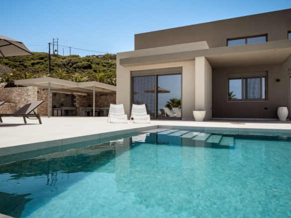 4-bedroom Villa In Nikiforos Fokas, Greece (200 M²)
