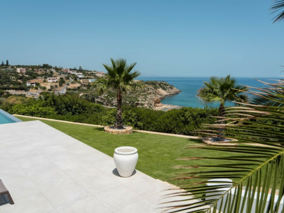 4-bedroom Villa In Nikiforos Fokas, Greece (200 M²)