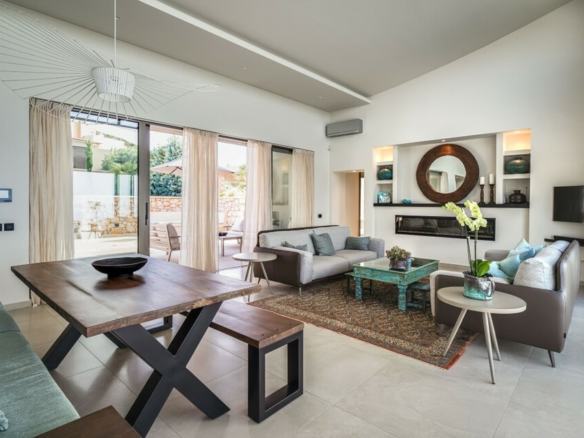 4-bedroom Villa In Nikiforos Fokas, Greece (200 M²)