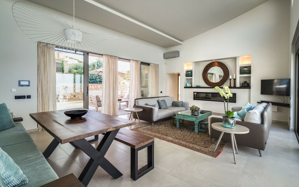 4-bedroom Villa In Nikiforos Fokas, Greece (200 M²)
