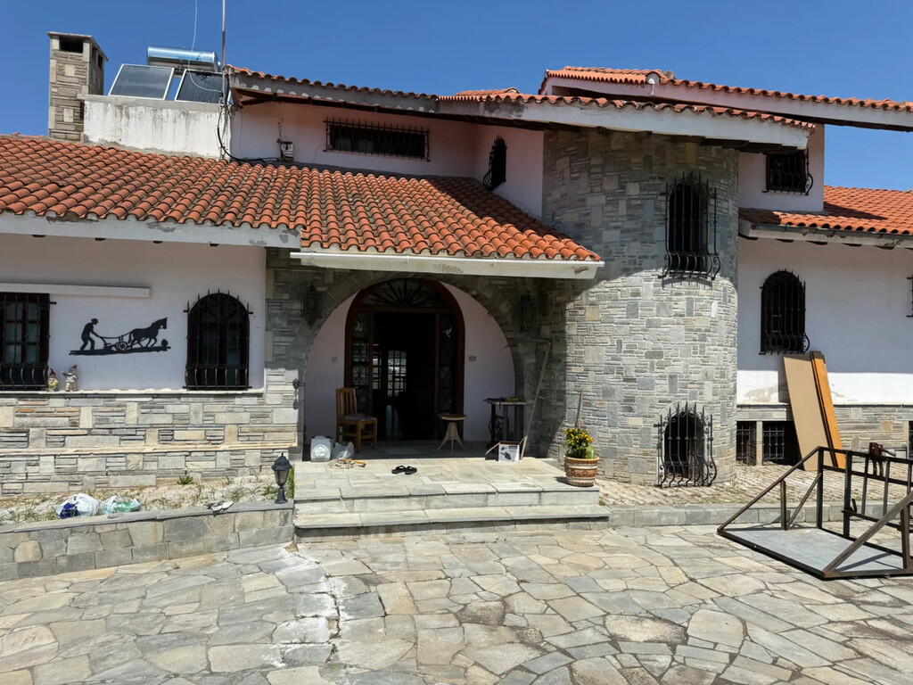 Villa In Thermi, Greece (600 M²)