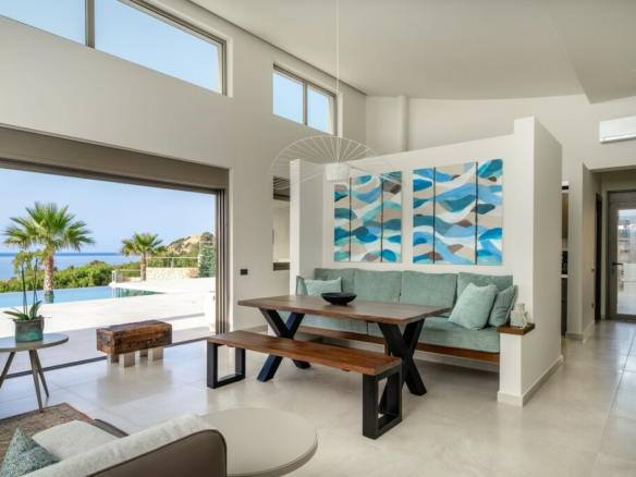 4-bedroom Villa In Nikiforos Fokas, Greece (200 M²)