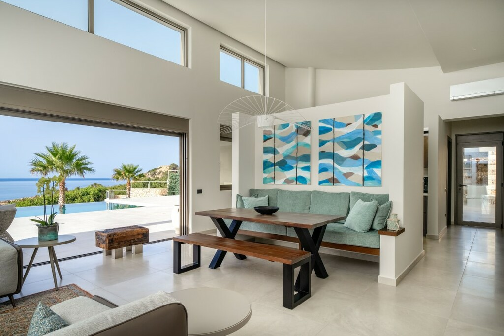 4-bedroom Villa In Nikiforos Fokas, Greece (200 M²)