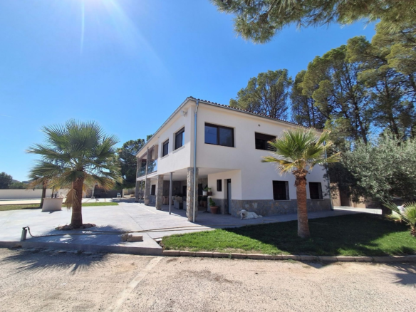 7-bedroom Detached Villa In Sax, Spain (842 M²)