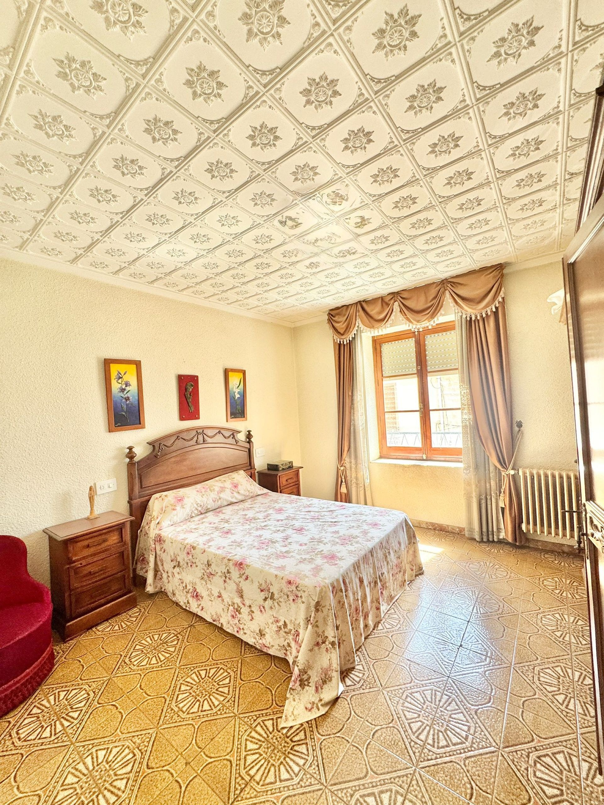 10-bedroom Townhouse In Pinoso, Spain (518 M²)