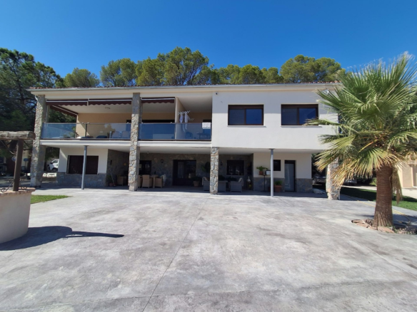 7-bedroom Detached Villa In Sax, Spain (842 M²)