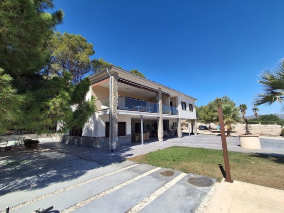 7-bedroom Detached Villa In Sax, Spain (842 M²)
