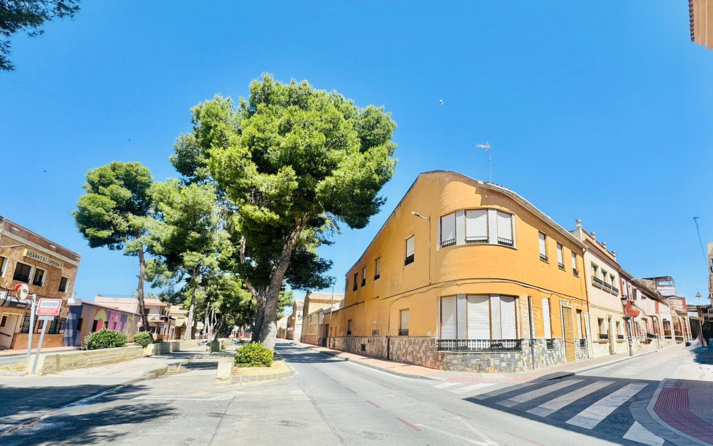 10-bedroom Townhouse In Pinoso, Spain (518 M²)