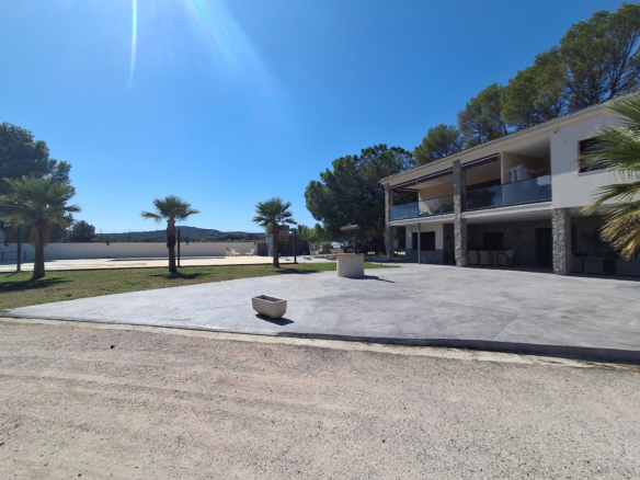 7-bedroom Detached Villa In Sax, Spain (842 M²)
